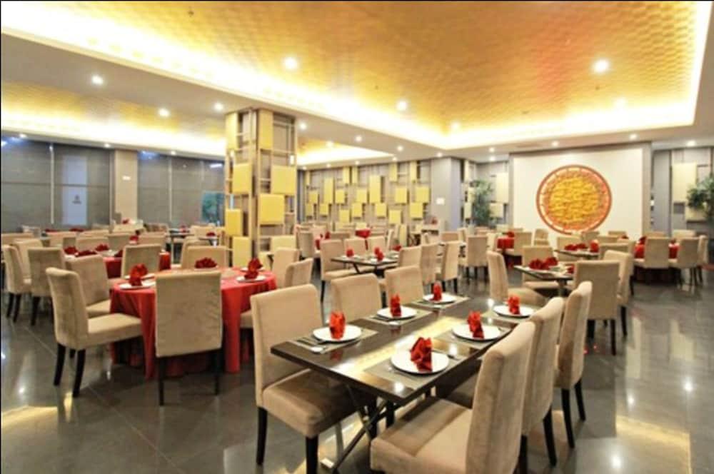 Platinum Hotel & Convention Hall Balikpapan Εξωτερικό φωτογραφία