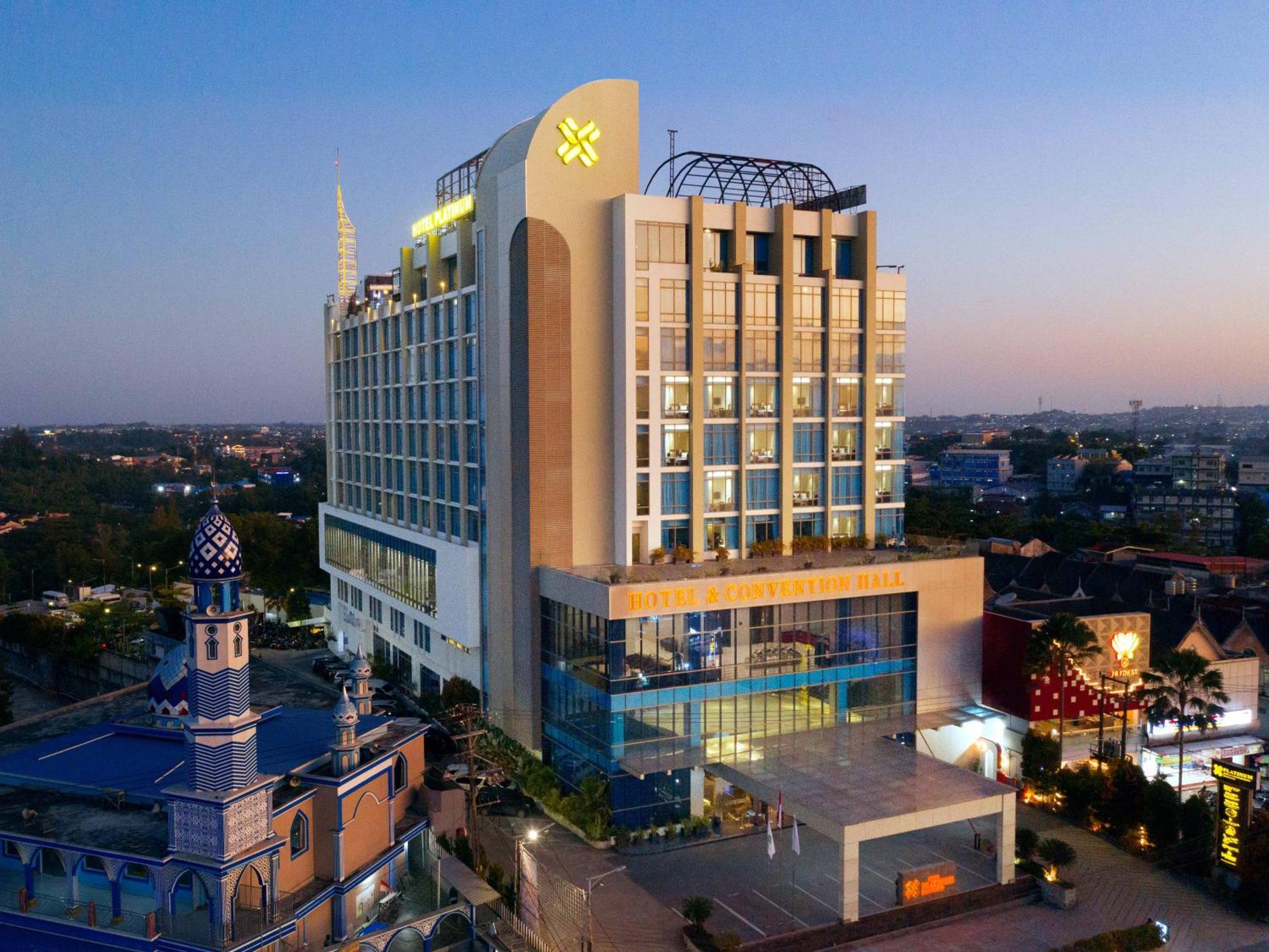 Platinum Hotel & Convention Hall Balikpapan Εξωτερικό φωτογραφία