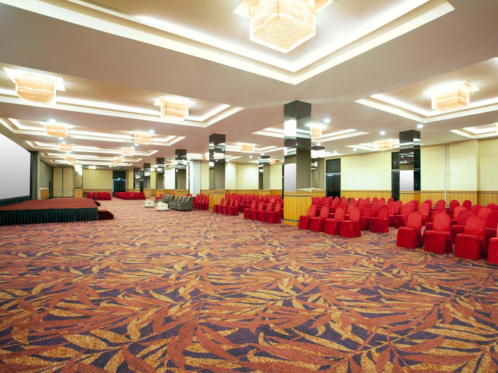 Platinum Hotel & Convention Hall Balikpapan Εξωτερικό φωτογραφία
