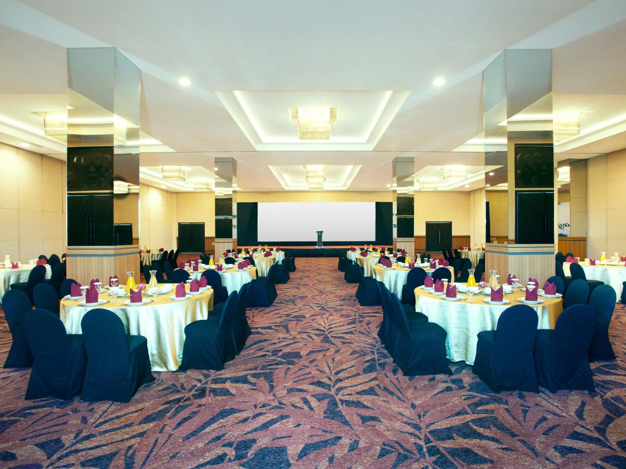 Platinum Hotel & Convention Hall Balikpapan Εξωτερικό φωτογραφία