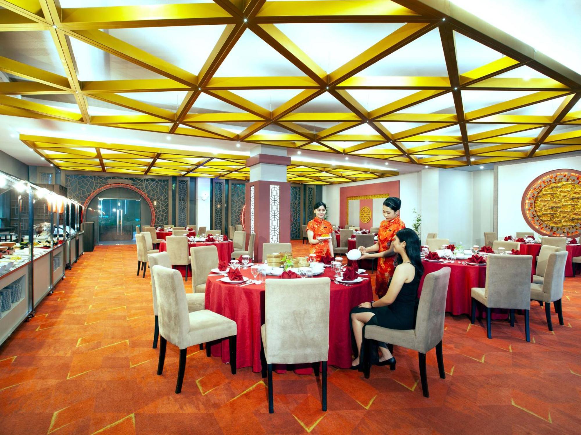 Platinum Hotel & Convention Hall Balikpapan Εξωτερικό φωτογραφία