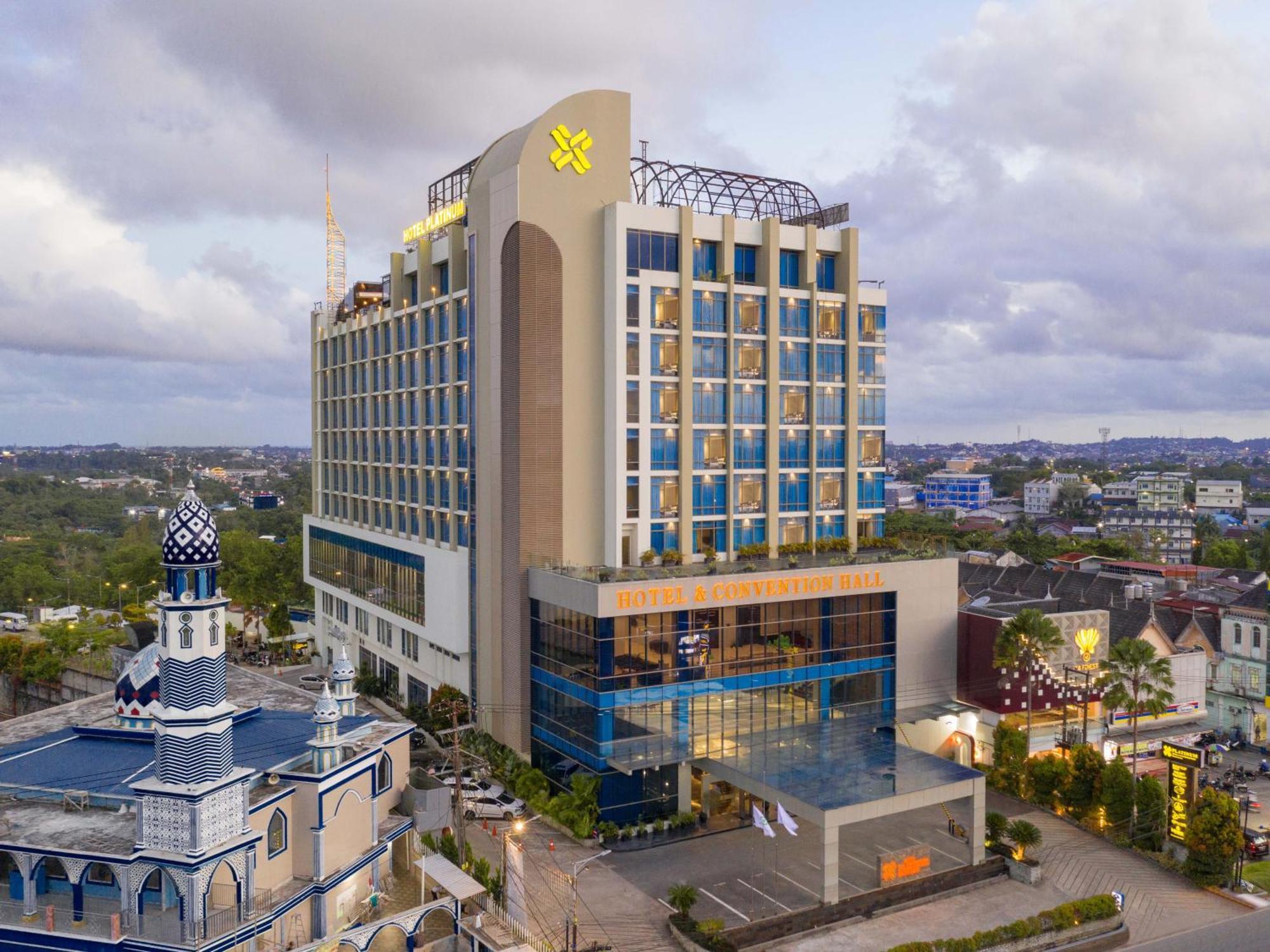 Platinum Hotel & Convention Hall Balikpapan Εξωτερικό φωτογραφία