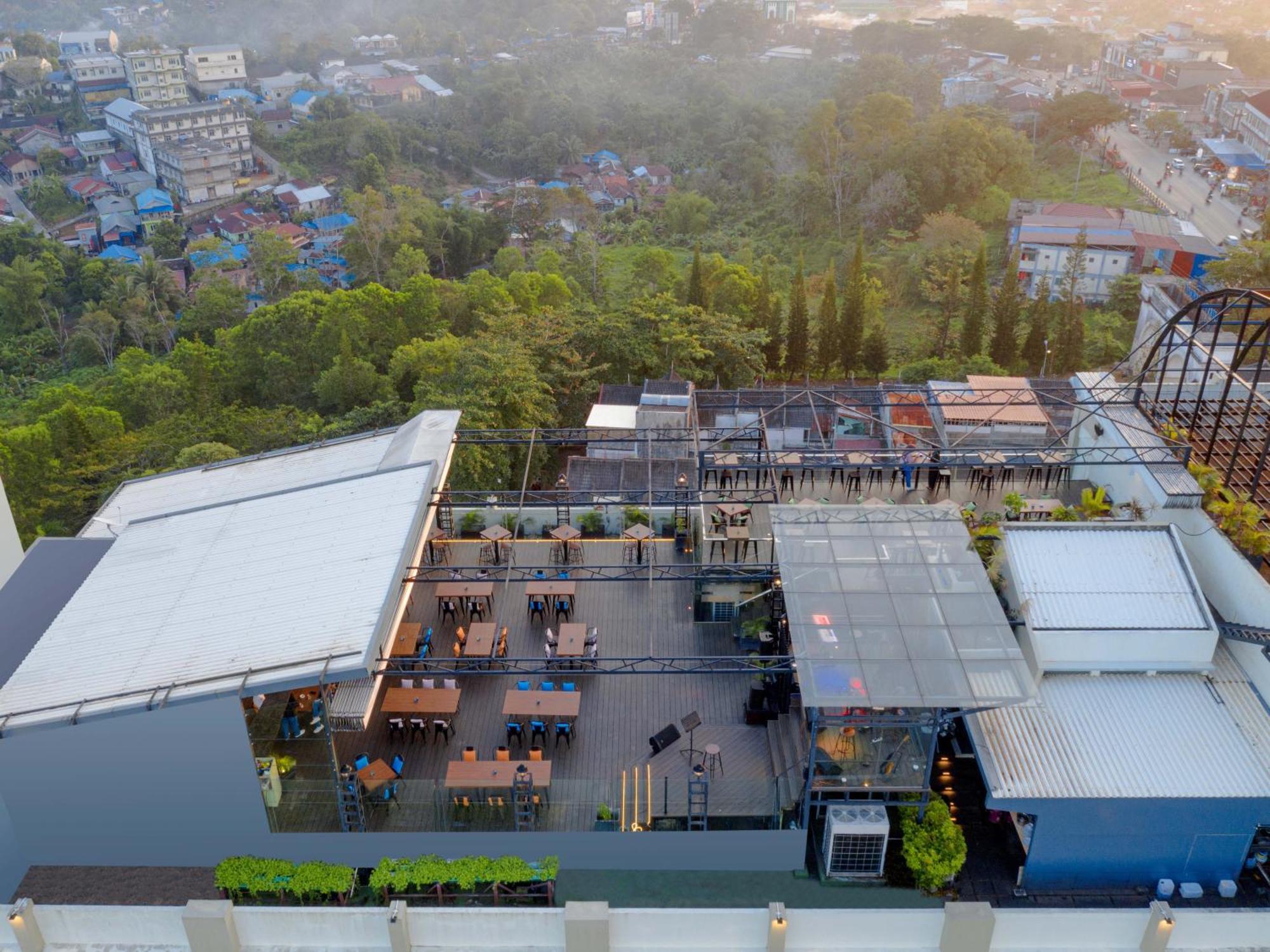 Platinum Hotel & Convention Hall Balikpapan Εξωτερικό φωτογραφία