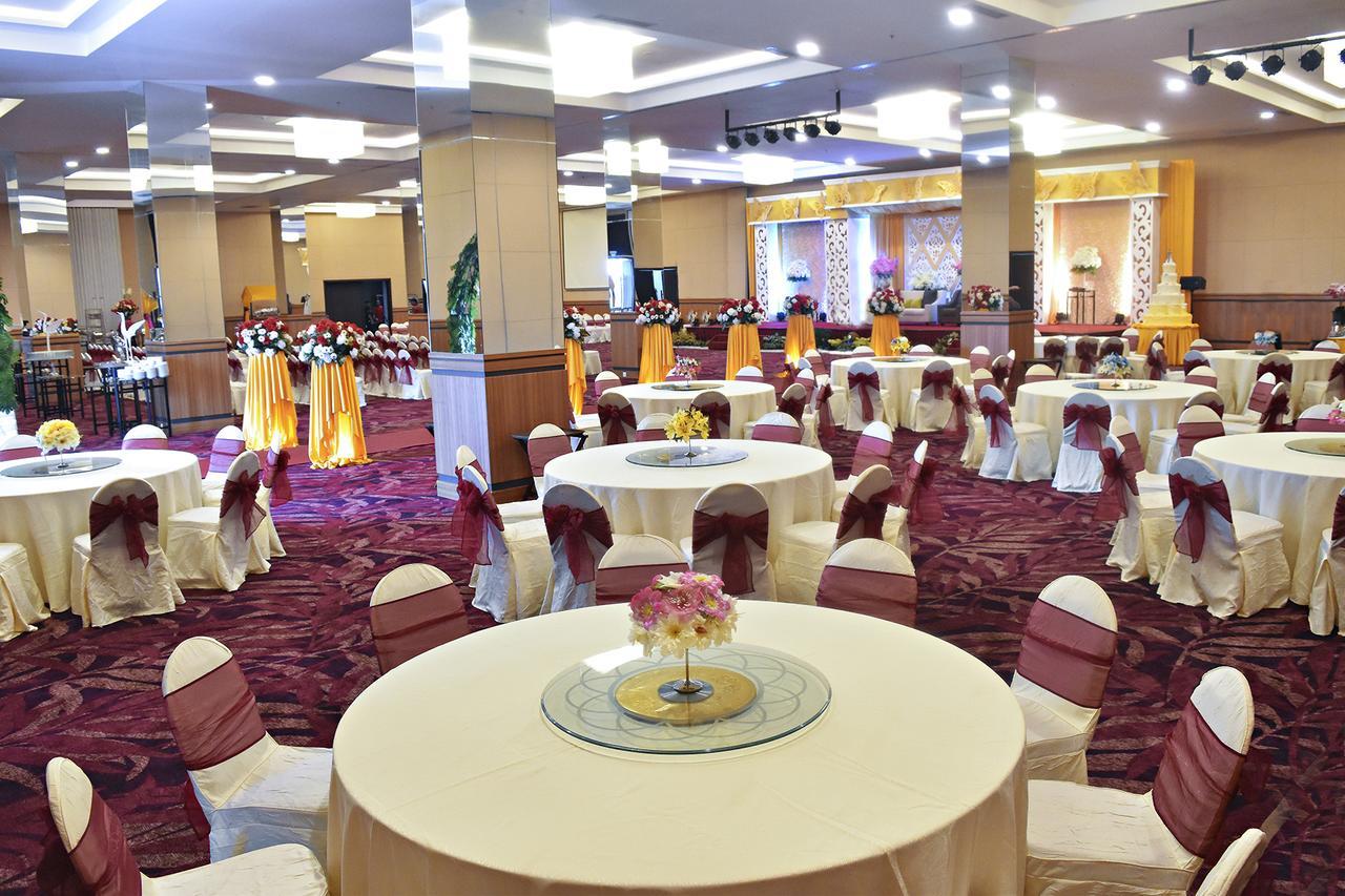 Platinum Hotel & Convention Hall Balikpapan Εξωτερικό φωτογραφία